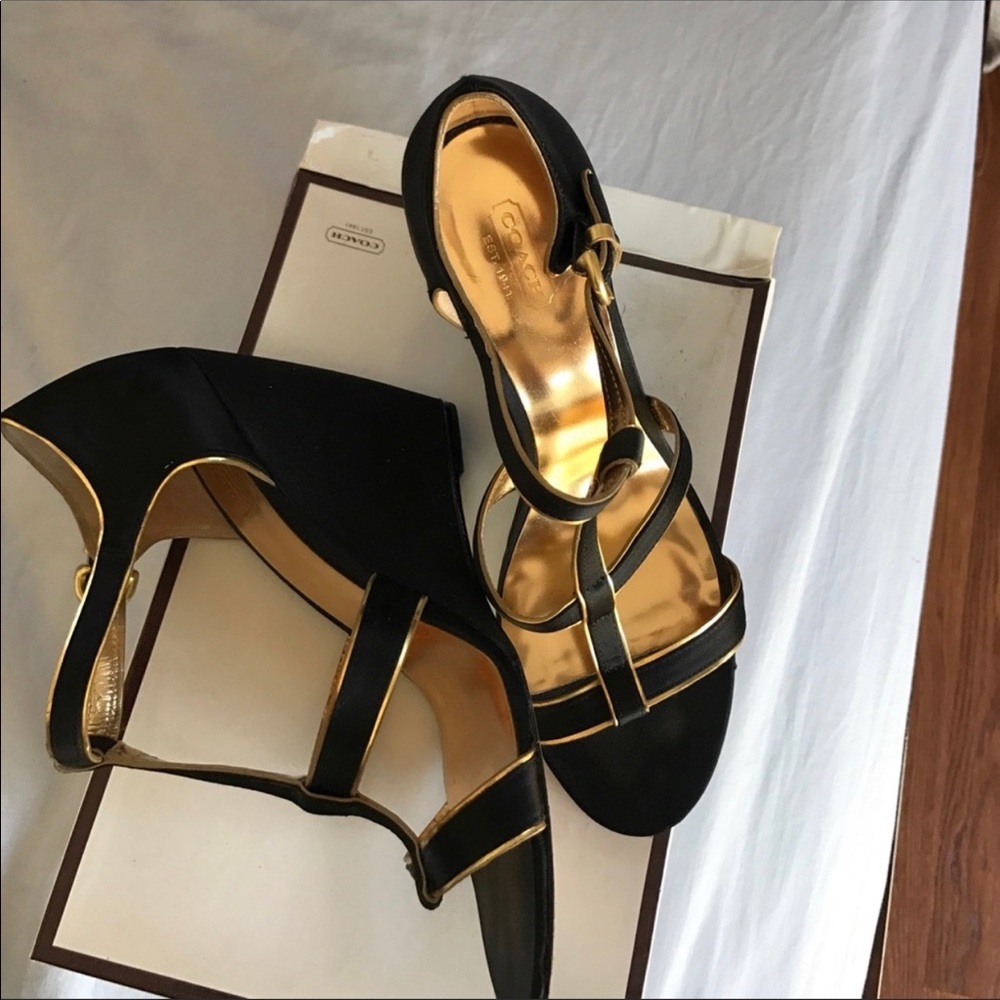 🖤Beautiful satin coach wedge sandals🖤